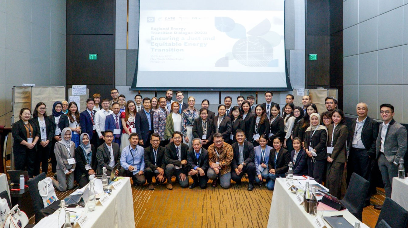 A group picture of RETD participants from the four countries including Indonesia, Philippines, Thailand and Viet Nam