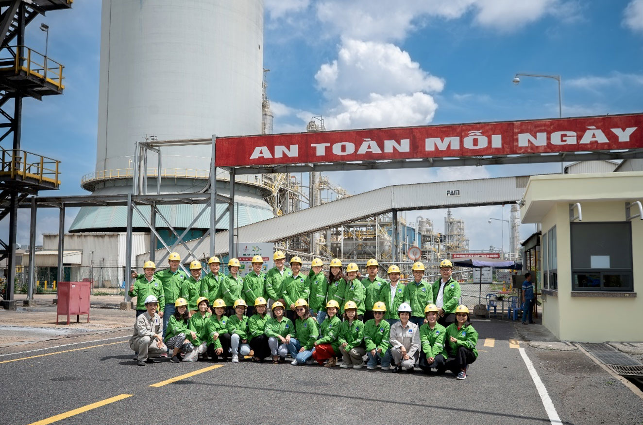 The students visited Phu My Fertilizer Plant